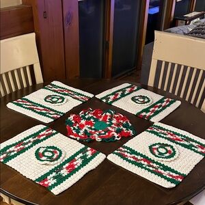 Unique Vintage Set 4 Placemats + 4 Coasters + Doily Retro Christmas Holiday